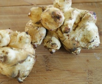 Vegetarisk vecka: Gratäng på potatis,jordärtsskocka, maskrosrot och trattkantareller.