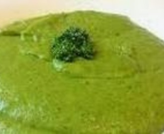 Torta salata di pasta brisée con crema di broccoli
