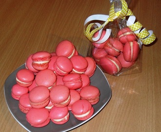 (Erdbeer)-Macarons mit Vanillefüllung