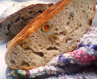 Pane all'Olive czyli pszenny chleb z oliwkami