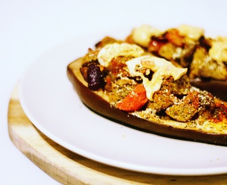 RECEPT: Gevulde aubergine met falafel en humus