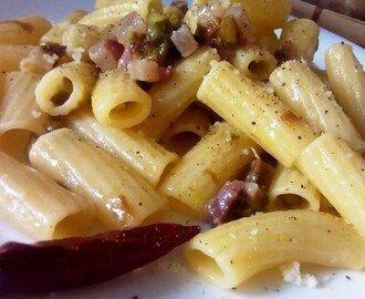 Elicoidali con espárragos y panceta – Rigatoni asparagi e pancetta