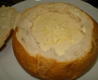 Sopa de Queijo no Pão Italiano