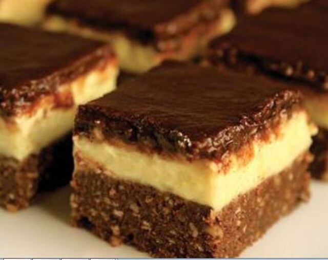 Csokis túrós szelet sütés nélkül – krémes csábítás, aminek nem lehet ellenállni!