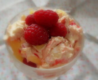 A deliciously simple Lemon and Raspberry Dessert