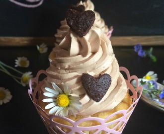 Cupcakes de nutella y corazon de chocolate  para las mamis..