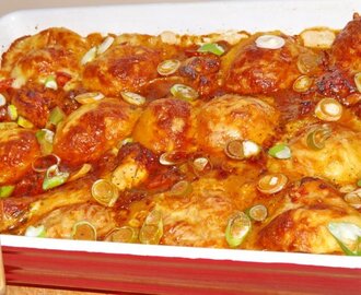 Csirkepörkölt burgonyagombóccal a sütőből – igazi pasi hódító recept!
