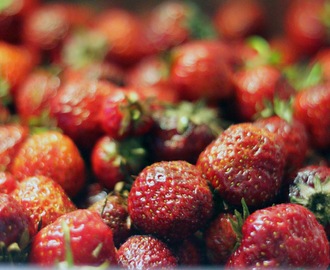 Rårörd jordgubbssaft och jordgubbssylt