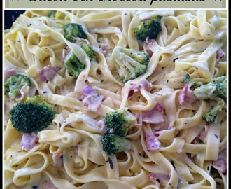 Bacon och broccoli pastasås