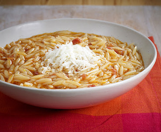 Classic orzo pasta with tomato - Simple but great!