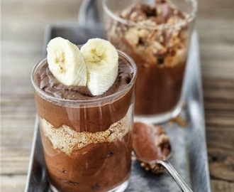 DESSERT WEEK 1: Easy banana & chocolate mousse with cinnamon biscuits crumble