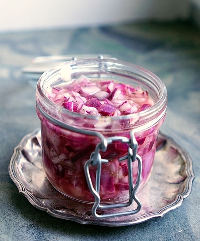 Mehevää marinoitua punasipulia | Juicy marinated red onions