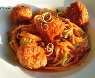 Spaghettis aux boulettes de viande .