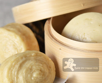 Mantou 馒头 (Plain Chinese Steamed Buns) and Soy Mantou
