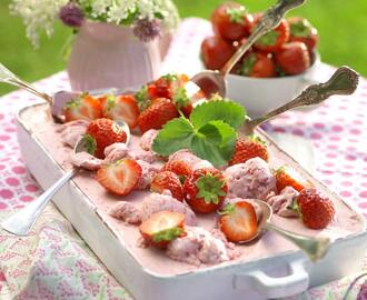 Semifreddo med jordgubbar