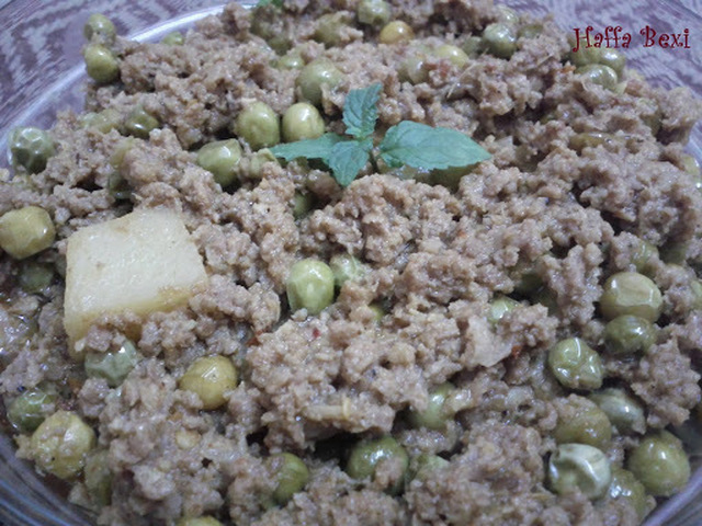 Minced Beef with peas (Aalo Matar Qeema)