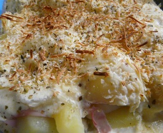 Lasaña de patatas con jamón cocido y queso.