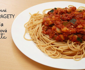 {rychlé} Celozrnné špagety s cuketou a rajčatovou passatou