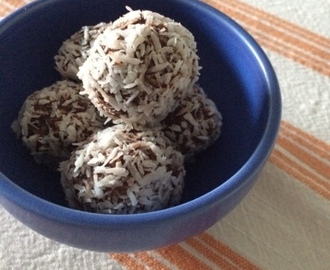 Chokladbollar med kokosolja, dadlar och havre