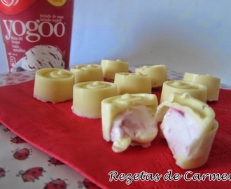 Bombones helados de chocolate blanco rellenos de Yogoo® Frutas del Bosque