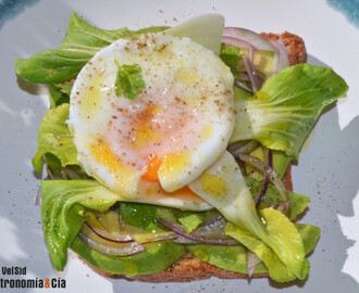 Diez recetas de desayunos salados saludables y sin embutidos para el Lunes sin carne