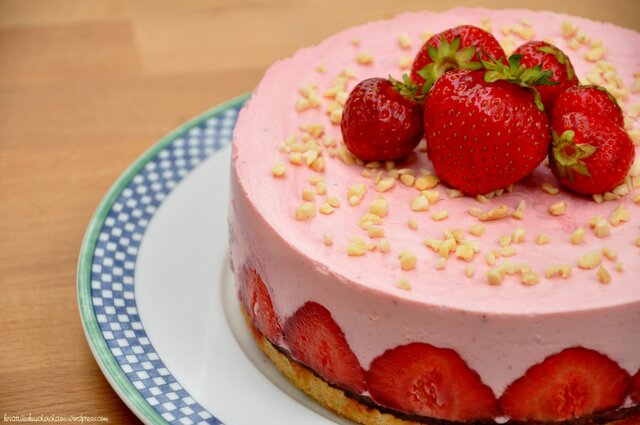 Erdbeer-Quark-Torte {Torta de frutillas con queso quark}