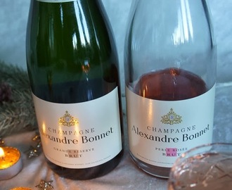 Champagnebakelse på mazarinbotten med hallonkompott, jordgubbspannacotta & mandelcrumble
