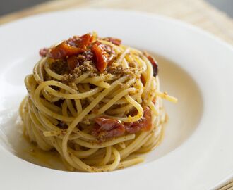 Spaghetti aglio, olio, peperoncino e pomodorini confit