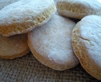 Sourdough Biscuits - snabba frukostbullar på surdeg och bakpulver