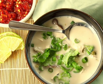 Gai Tom Kha (Thai Coconut and Lemongrass Soup)