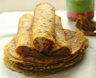 Moong Ki Daal Ka Paratha/Thepla :Split Yellow Gram Indian Flat Bread: Healthy Paratha Recipe