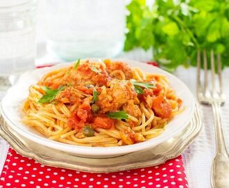 Spaghetti al sugo di tonno: la ricetta del primo piatto facile e veloce