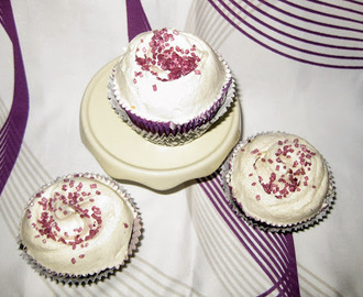 Red Velvet Cupcakes & Vanilla Frosting *vegan*