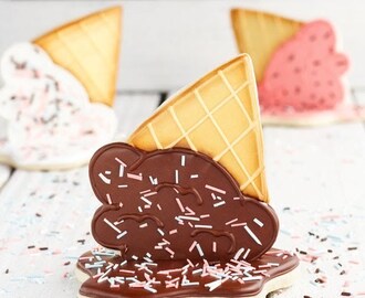 How to make Ice Cream Cone Cookies by www.thebearfootbaker.com