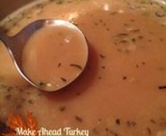 Make Ahead Turkey Gravy :: Thanksgiving