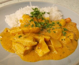 Malay style chicken & peanut curry - silky, spicy and delicious