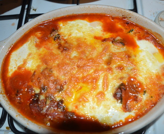 Baked eggs with spinach and chorizo