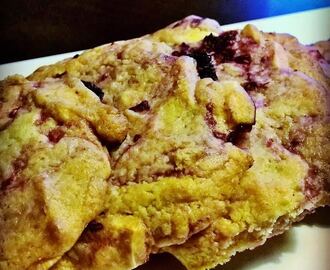Valkosuklaa-vadelma cookies