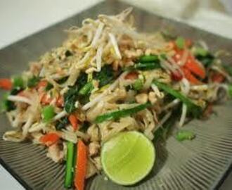 Pad thai gai, stekta nudlar med kyckling