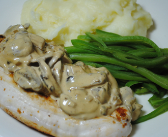 Creamy mushroom chicken with mash and green beans