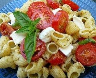 Pesto and mozzarella pasta salad