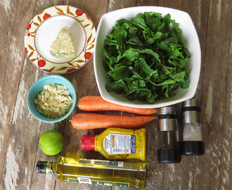 Salada de rúcula, amêndoas, cenoura e queijo roquefort – Na Cozinha com Carolina.