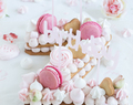 „Happy Birthday Zentis“  Kekstorte mit Erdbeere-Rosenblüten