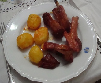 Costillas de cerdo adobadas, con patatitas al horno