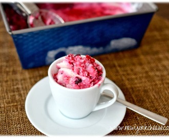 Süßes im gesunden Januar: leichtes Joghurt-Beeren-Eis für ein gutes Gewissen