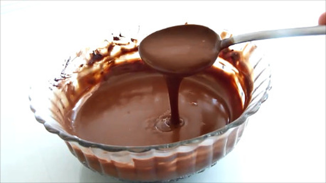 Ganache (crema) de Chocolate rápida para Relleno y Cobertura de Tortas Casero