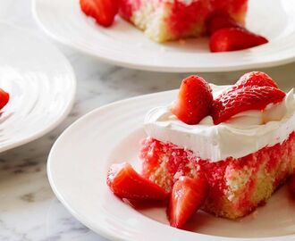Easy Strawberry Poke Cake Recipe