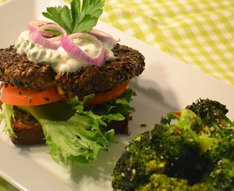 Veckans vegetariska: Kikärts- och bönburgare med het sesambroccoli