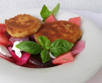 Rántott karalábé dinnye-retek-cékla ágyon/Kohlrabischnitzel mit Melonen-Radieschen-Salat