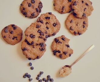 Chickpea peanut butter chocolate chip cookies